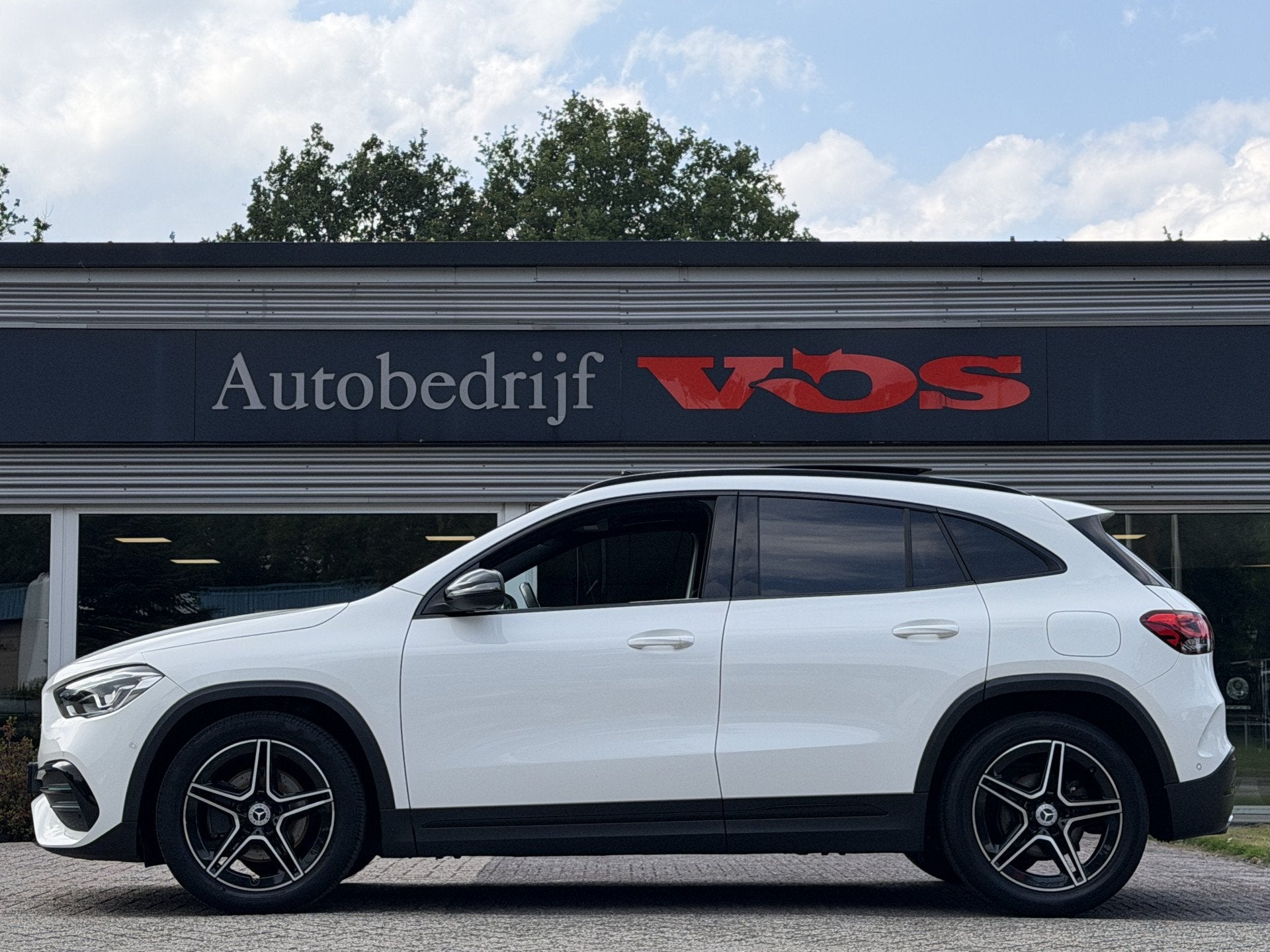 Mercedes-Benz GLA 200 AMG-Line | Panodak | Trekhaak | CarPla, 4 cilinders, Met garantie (alle), Wit, Automatische klimaatregeling