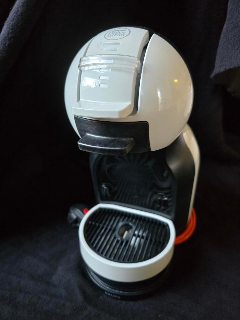 Dolce Gusto Nescafe - koffiezetapparaat, Koffiepads en cups, Gebruikt, -, -