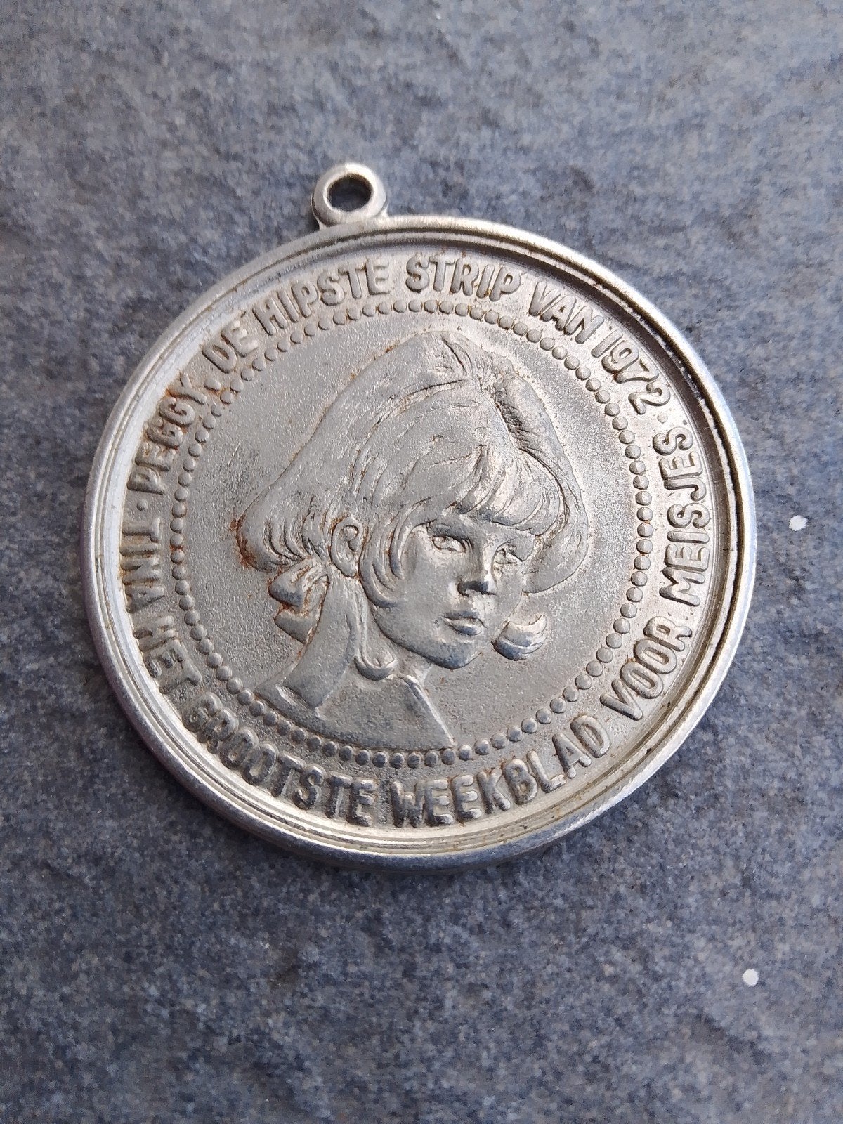 Zilverkleurige Tina De Grootste Strip Van 1972 Medaille, Ophalen of Verzenden