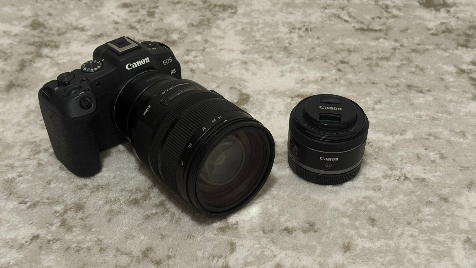 Canon EOS R8 Set – Sigma 24-70mm f/2.8 + Canon RF 50mm f/1.8, Spiegelreflex, Canon, Ophalen of Verzenden, Zo goed als nieuw