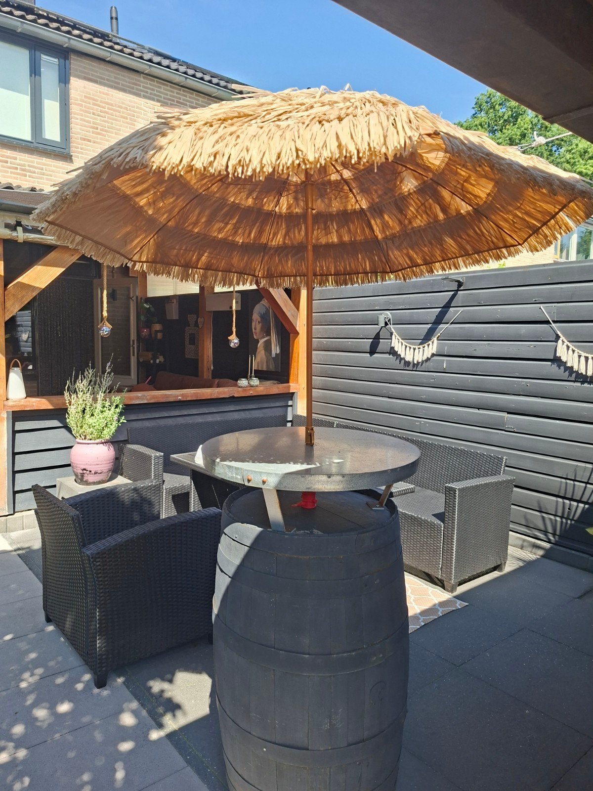 Robuuste sta tafel met wieltjes en parasol, Ophalen of Verzenden, Gebruikt, 2 tot 3 meter, Stokparasol