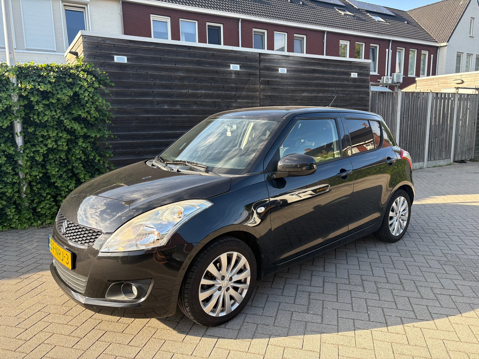 Suzuki Swift 1.2 5-D 2010 Zwart, Auto's, Voorwielaandrijving, Stof, 400 kg, Origineel Nederlands