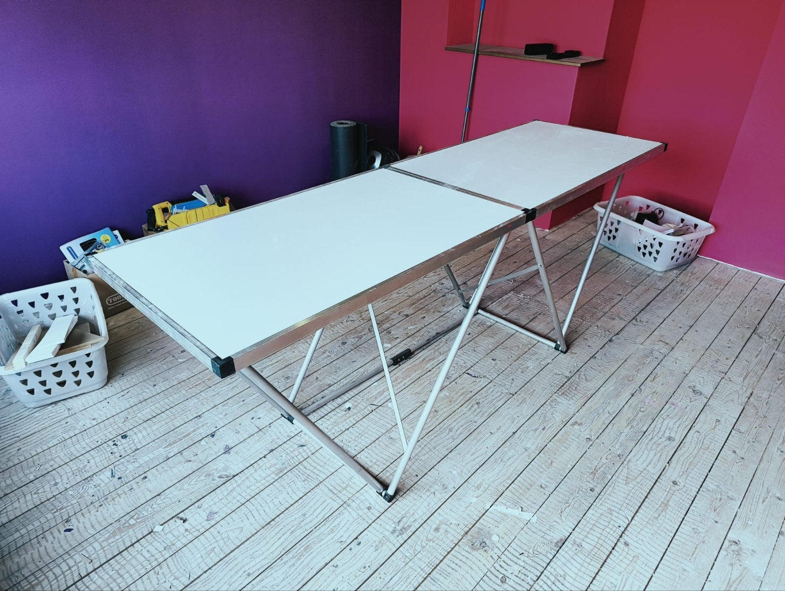 Goede kwaliteit behangtafel - stevig en inklapbaar, Huis en Inrichting, Stoffering | Behang, Ophalen, Grijs, Functioneel en praktisch