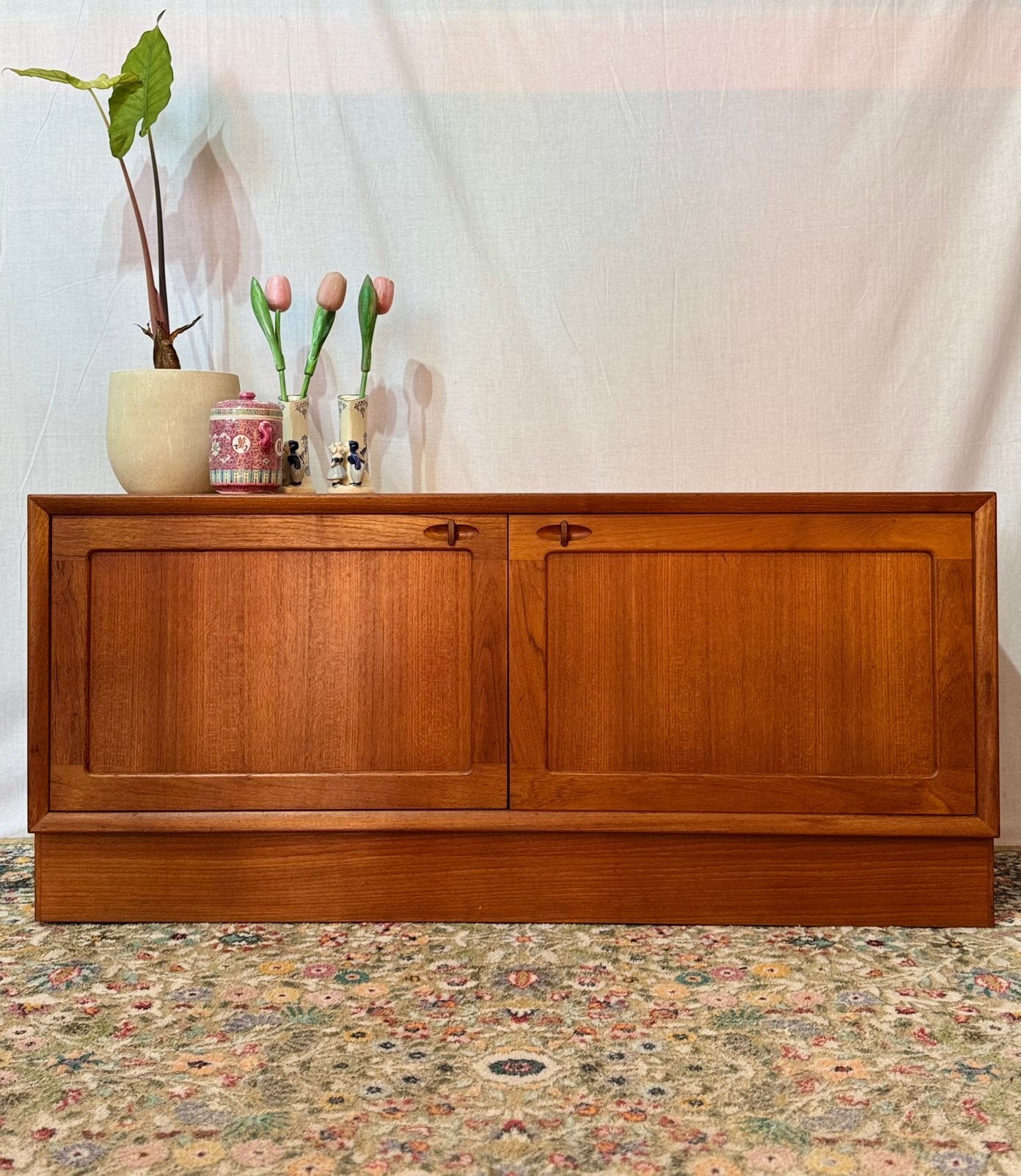 Vintage Teak Lowboard H.W. Klein voor Bramin Jaren 60, Ophalen, Met deur(en), 100 tot 150 cm, Teakhout