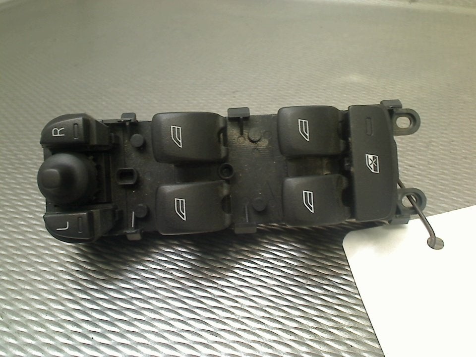 Raamschakelaar Links Voor Volvo V70 (BW) 2013 31334881, Gebruikt, Siegburger Straße 229, Köln 50679, , Duitsland, Info@volvocars.com