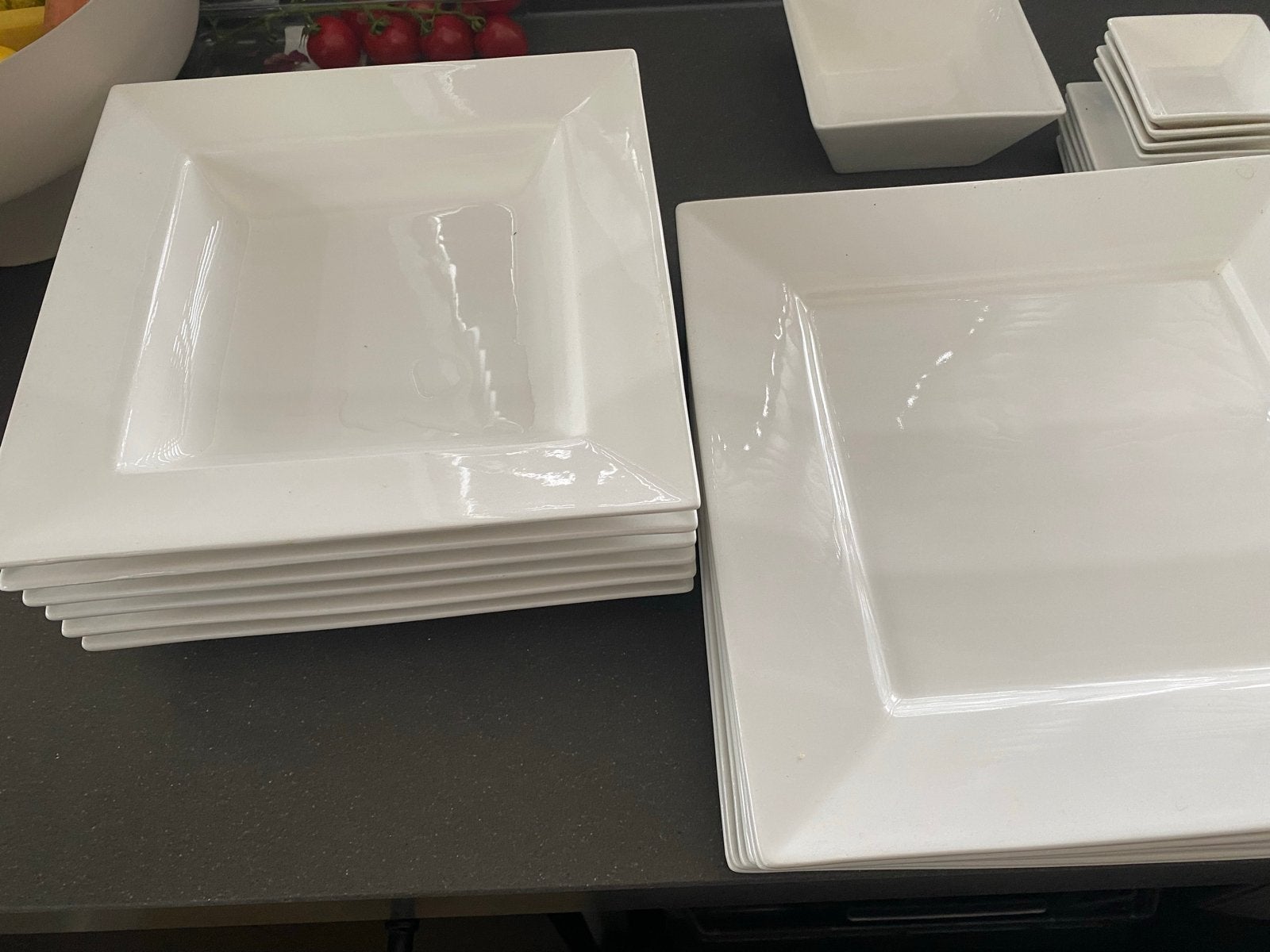 24-delig wit servies vierkant met vierkante schaaltjes, Ophalen of Verzenden, Zo goed als nieuw, Keramiek, Compleet servies