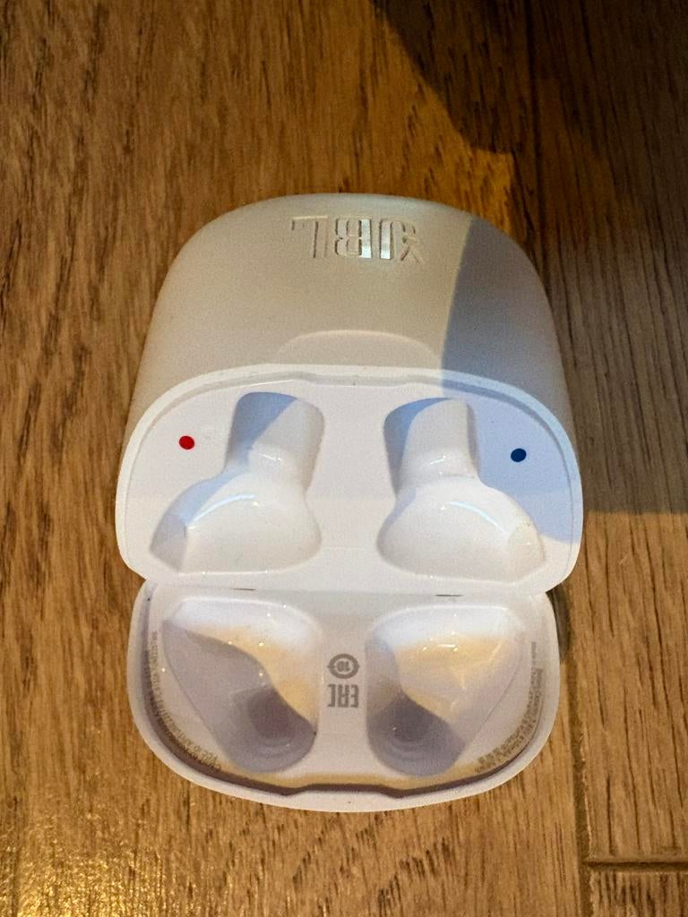 Oplaadcase JBL tune225TWS, Audio, Tv en Foto, Opladers, Zo goed als nieuw, Ophalen of Verzenden