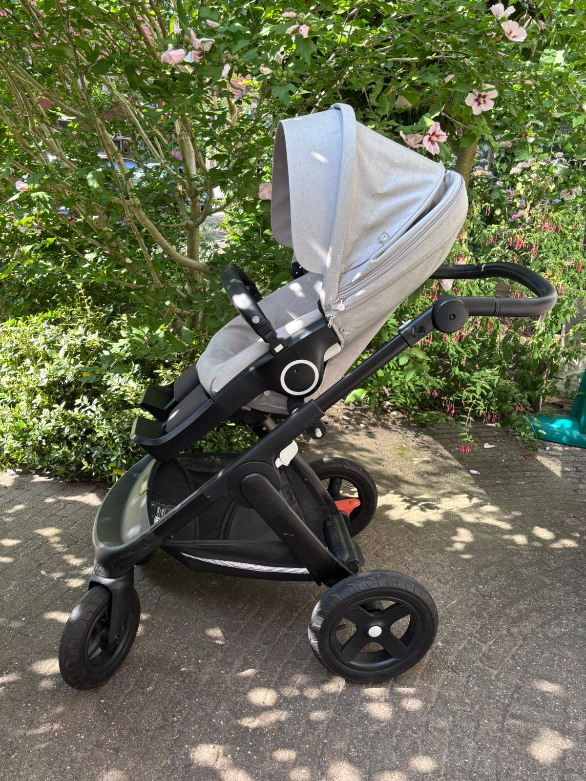Stokke Trailz Combi Kinderwagen 2022 Grey/Blue +Accessoires, Combiwagen, Ophalen, Overige merken, Verstelbare duwstang