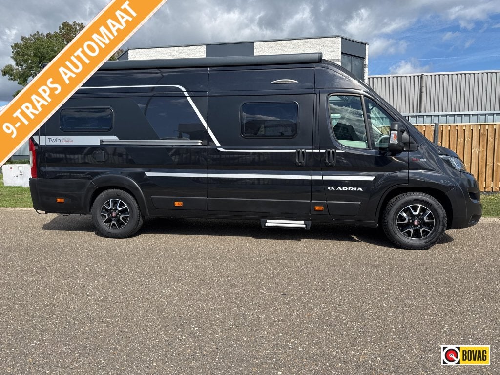 zeer mooie Adria Twin Supreme 640 SGX Lengtebed hefbed, Caravans en Kamperen, Chemisch toilet, Buscamper of Camperbus, Ringverwarming