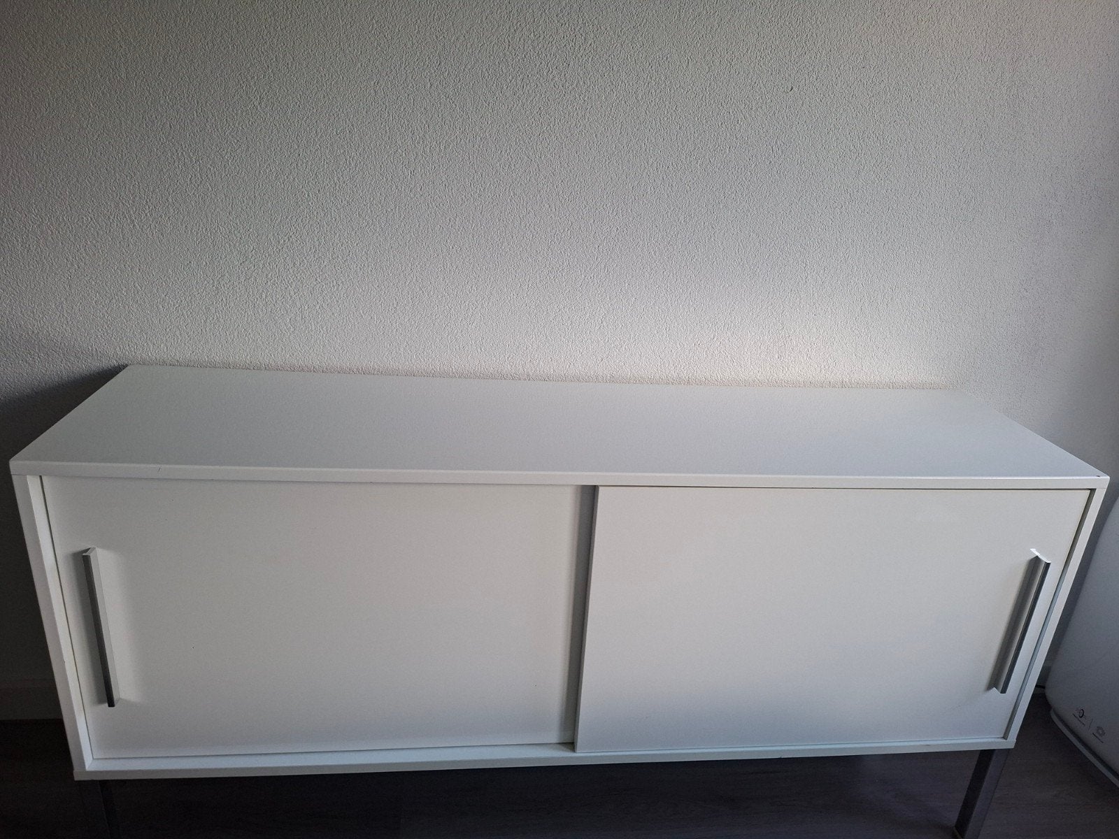 Ikea Dressoir Kast op Poten - Wit, Huis en Inrichting, Ophalen, Overige materialen, 100 tot 150 cm, Modern