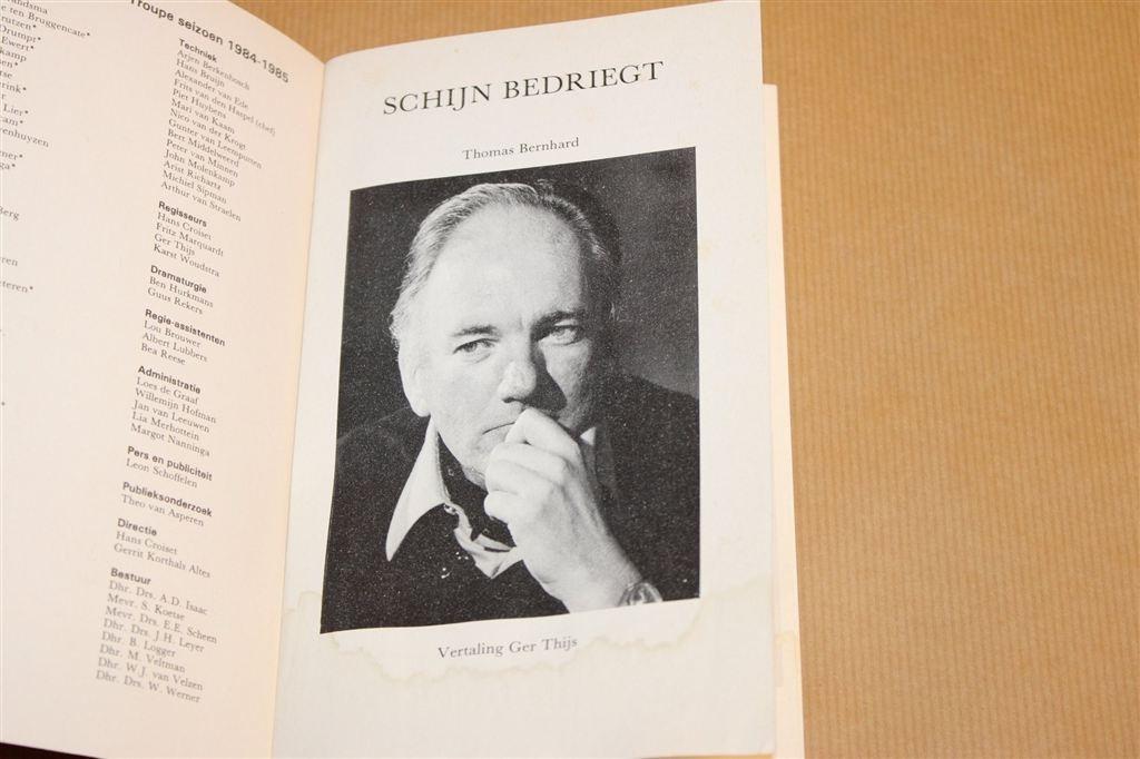 Schijn Bedriegt — Toneelstuk van Thomas Bernhard, Ophalen of Verzenden, Gelezen, Cabaret