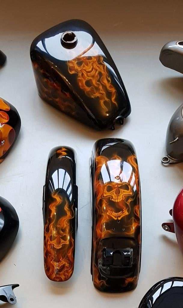 HD Sportster XL special paint set real flames skull spuitset, Motoren, Ophalen, Gereviseerd
