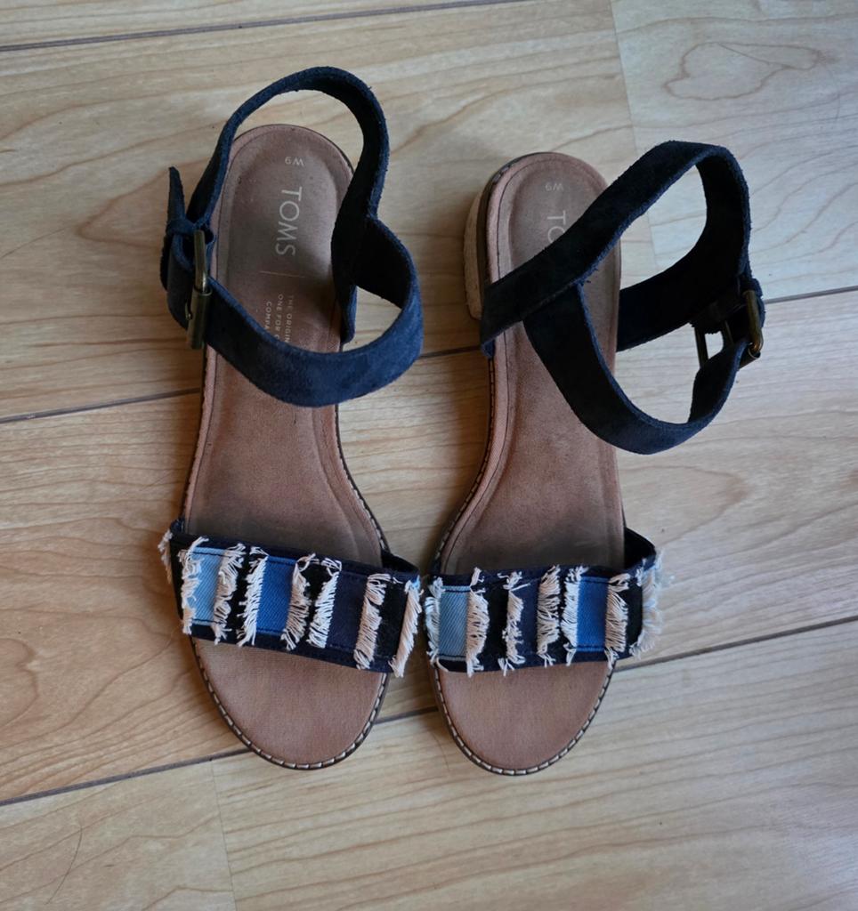 Toms sandalen maat 40 W9 - Zo goed als nieuw, Blauw, Zo goed als nieuw, Toms, Sandalen of Muiltjes
