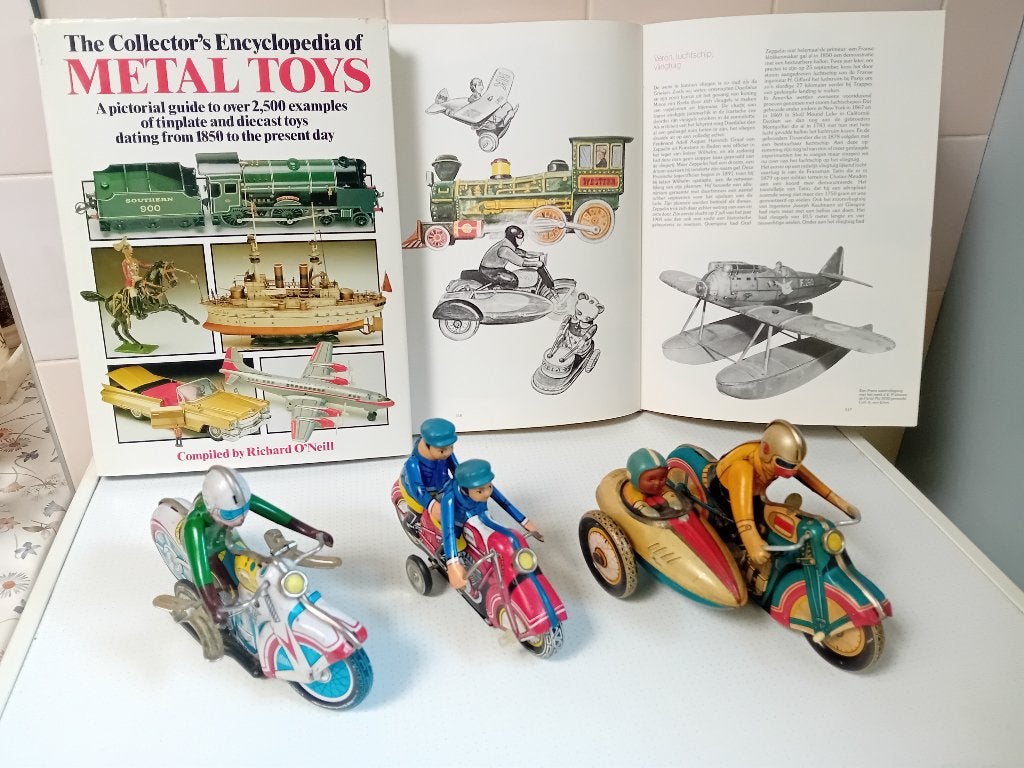 Oud speelgoed motoren., Ophalen of Verzenden