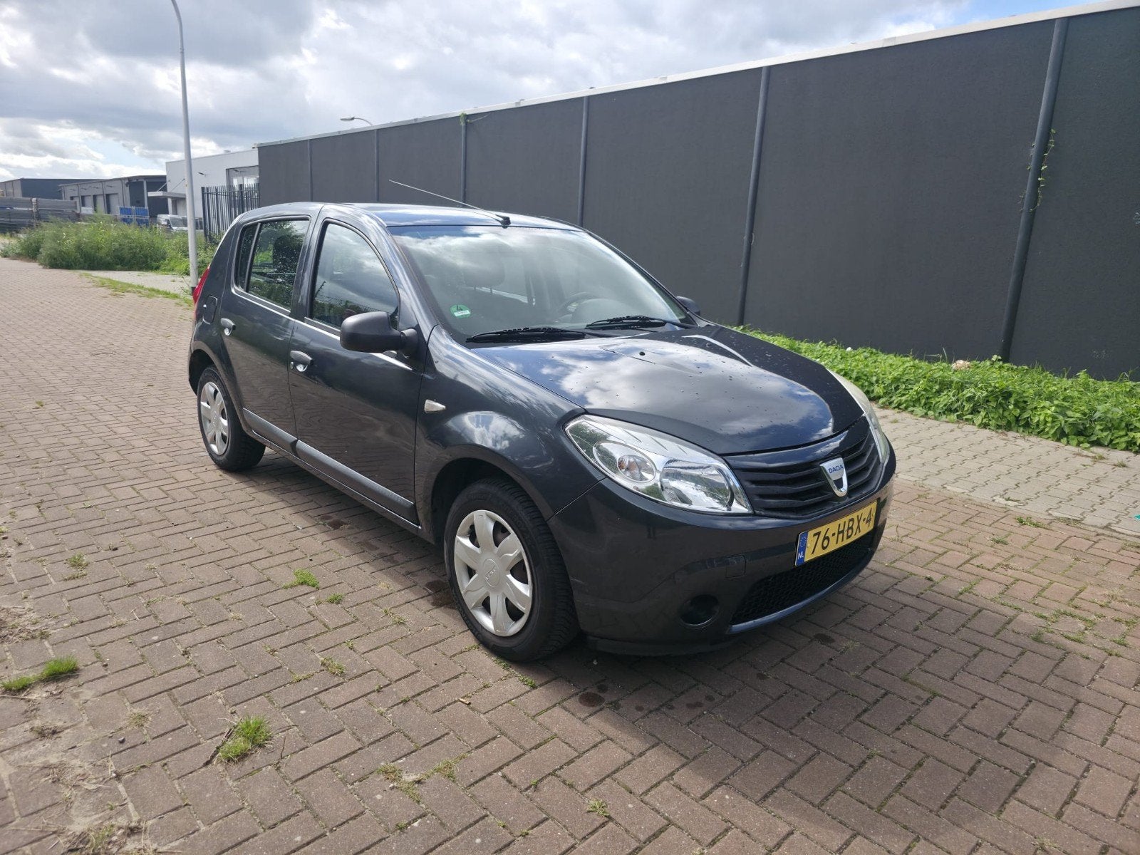 Dacia Sandero 1.6 MPI 90 2008 Grijs, Voorwielaandrijving, Stof, 40 €/maand, 4 cilinders