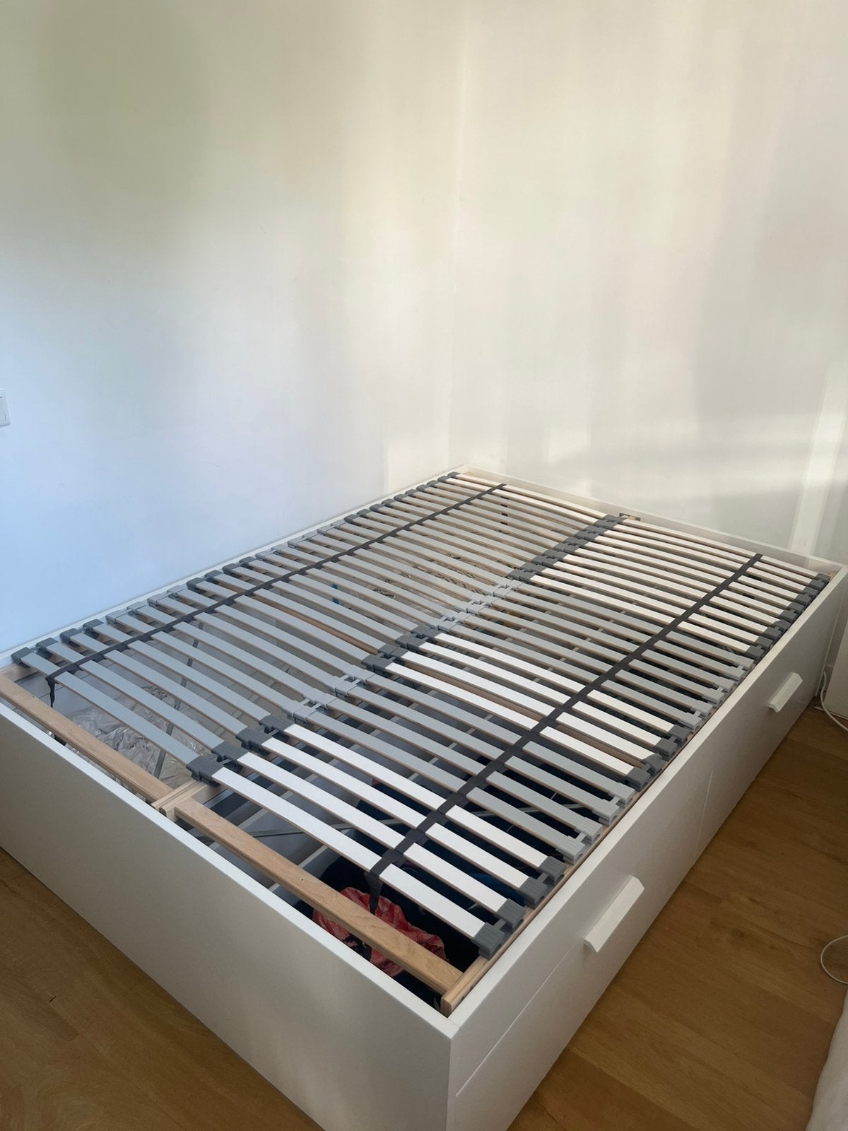 Ikea bed with storage, Ophalen, Wit, Tweepersoons, 140 cm