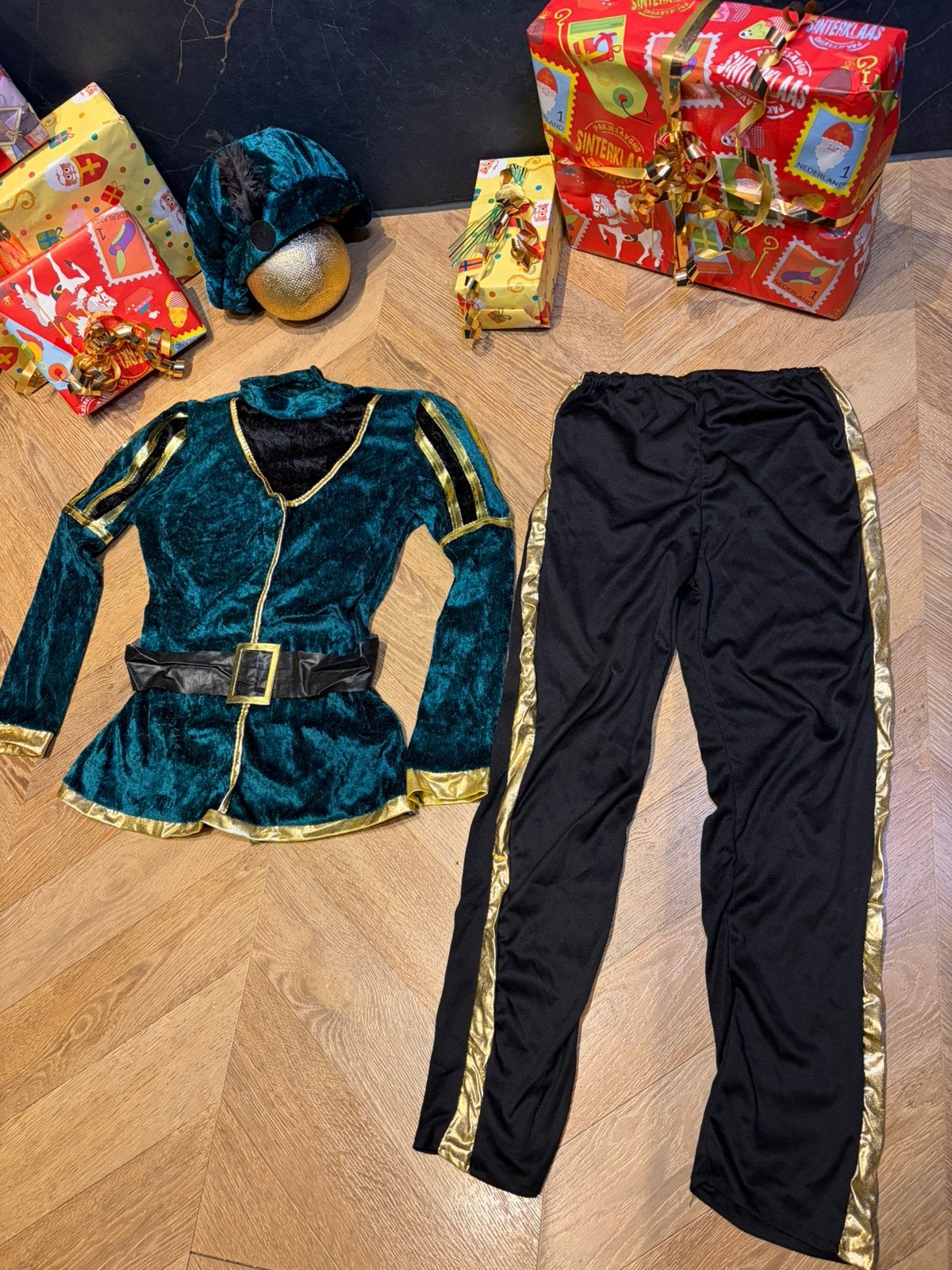 Pietenjurk pietenpak groen zwart maat 140 in nette staat, Ophalen of Verzenden, Gebruikt, 134 t/m 140, Jongen of Meisje