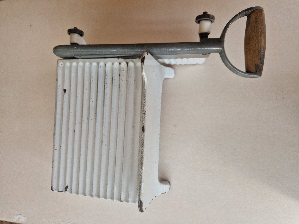 Industriële gietijzeren geëmailleerde kaassnijder, Ophalen of Verzenden