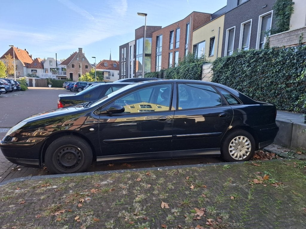 Citroën C5 1.8 16V 2004 Zwart, Auto's, Dealer onderhouden, Stof, 680 kg, 4 cilinders