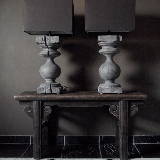 Houten baluster wielas statue ornament lamp authentiek sober, Huis en Inrichting, Ophalen of Verzenden, Nieuw, Hout, Minder dan 50 cm