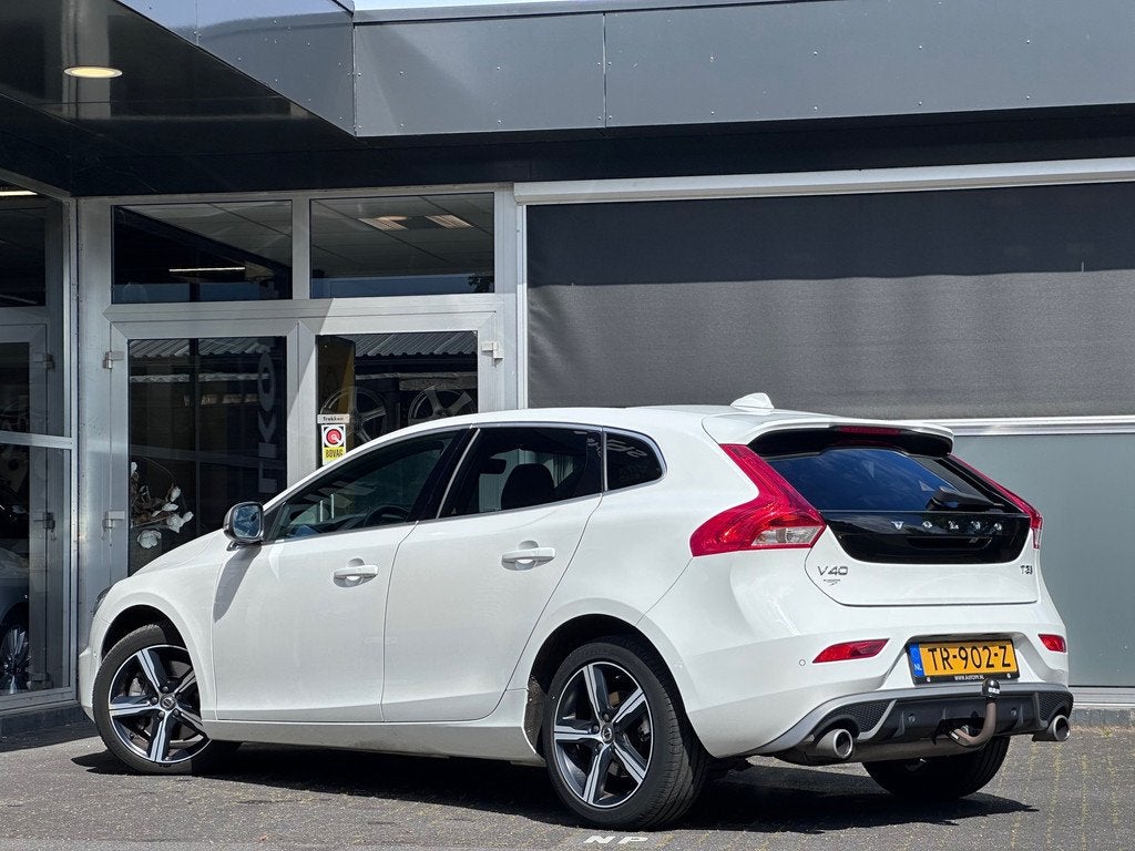 Volvo V40 1.5 T3 Polar+ Sport R-DESIGN / DOH / AUTO / PANO /, Auto's, Volvo, 4 cilinders, 700 kg, Wit, Origineel Nederlands