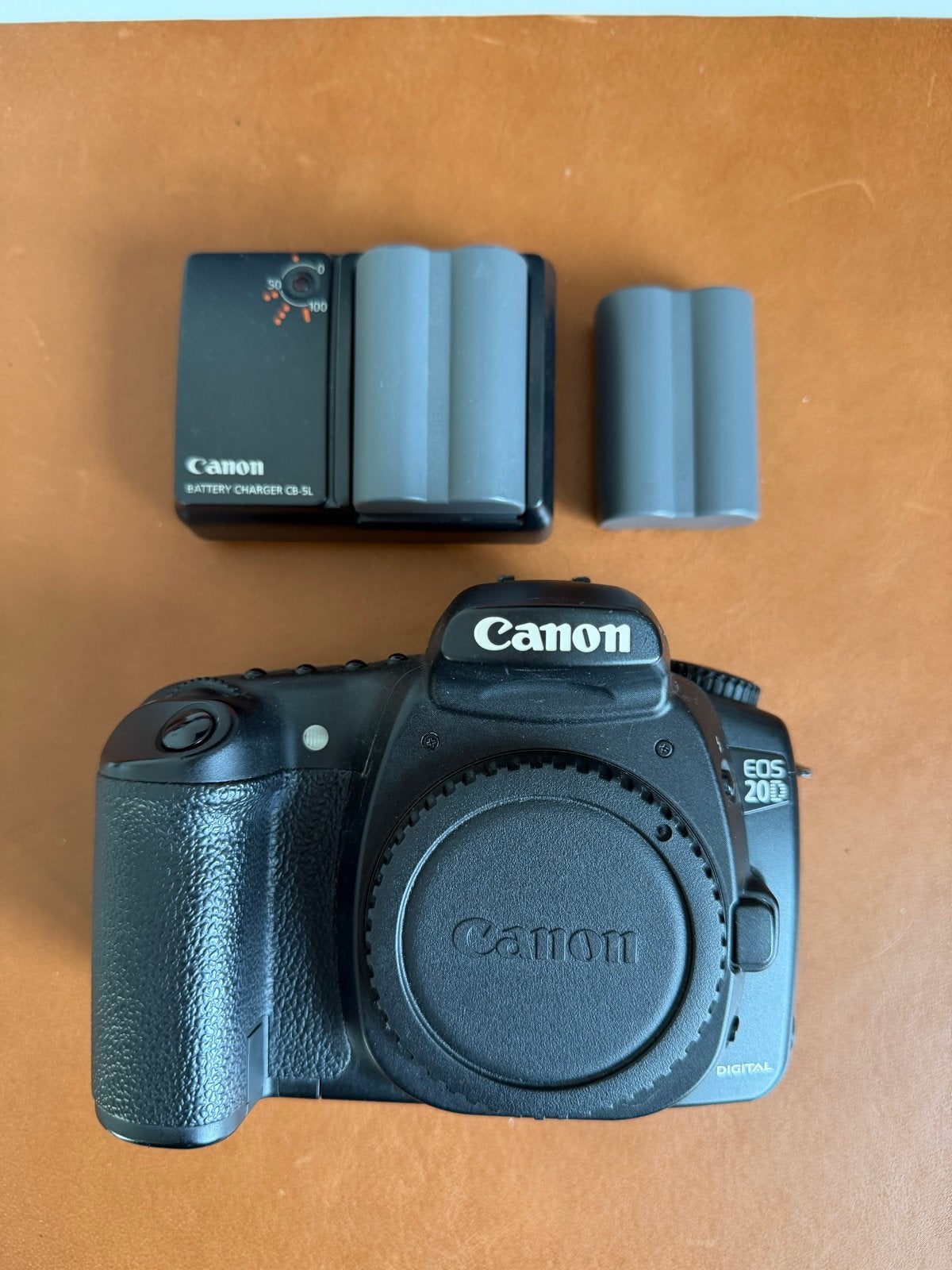 Canon EOS 20D Spiegelreflexcamera met lader en accu's, Gebruikt, Spiegelreflex, Canon, Ophalen of Verzenden