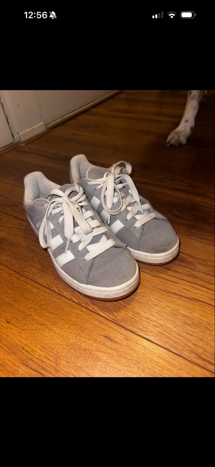 grijze Adidas sneakers, Ophalen of Verzenden, Gedragen, Grijs, Sneakers of Gympen