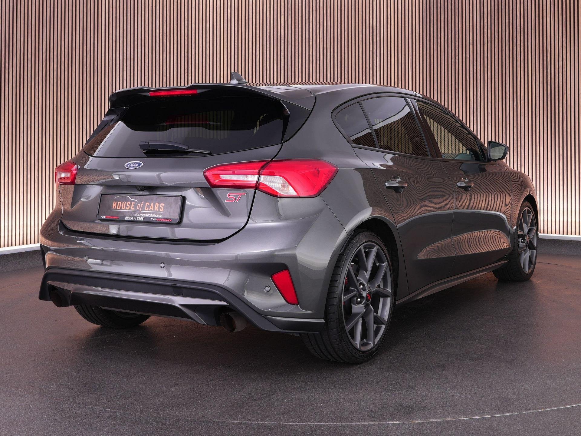 Ford Focus ST-3 2.3 280pk |B&O|blind spot|Apple Carplay|adap, Auto's, Ford, 1408 kg, Gebruikt, 4 cilinders, Leder en Stof