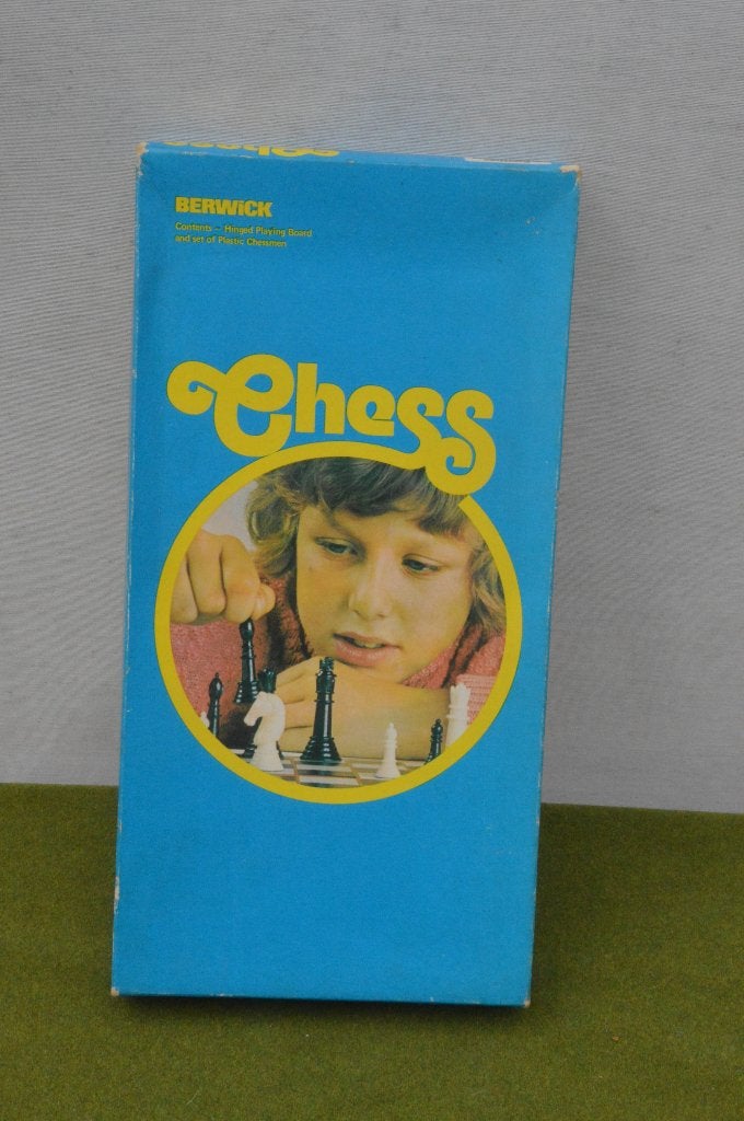 Vintage schaakbord in doos Chess set Engels uit de jaren 60, Hobby en Vrije tijd, Gezelschapsspellen | Bordspellen, Een of twee spelers