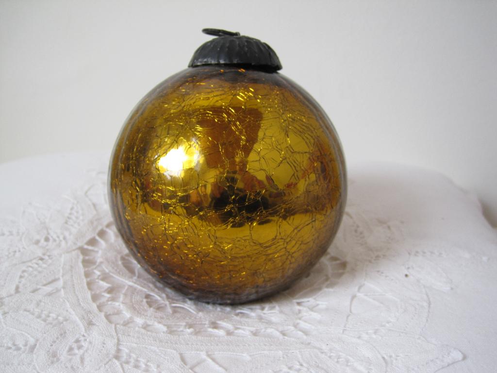 Mooie goudkleurige heksenbal - 32 cm omtrek, Ophalen of Verzenden