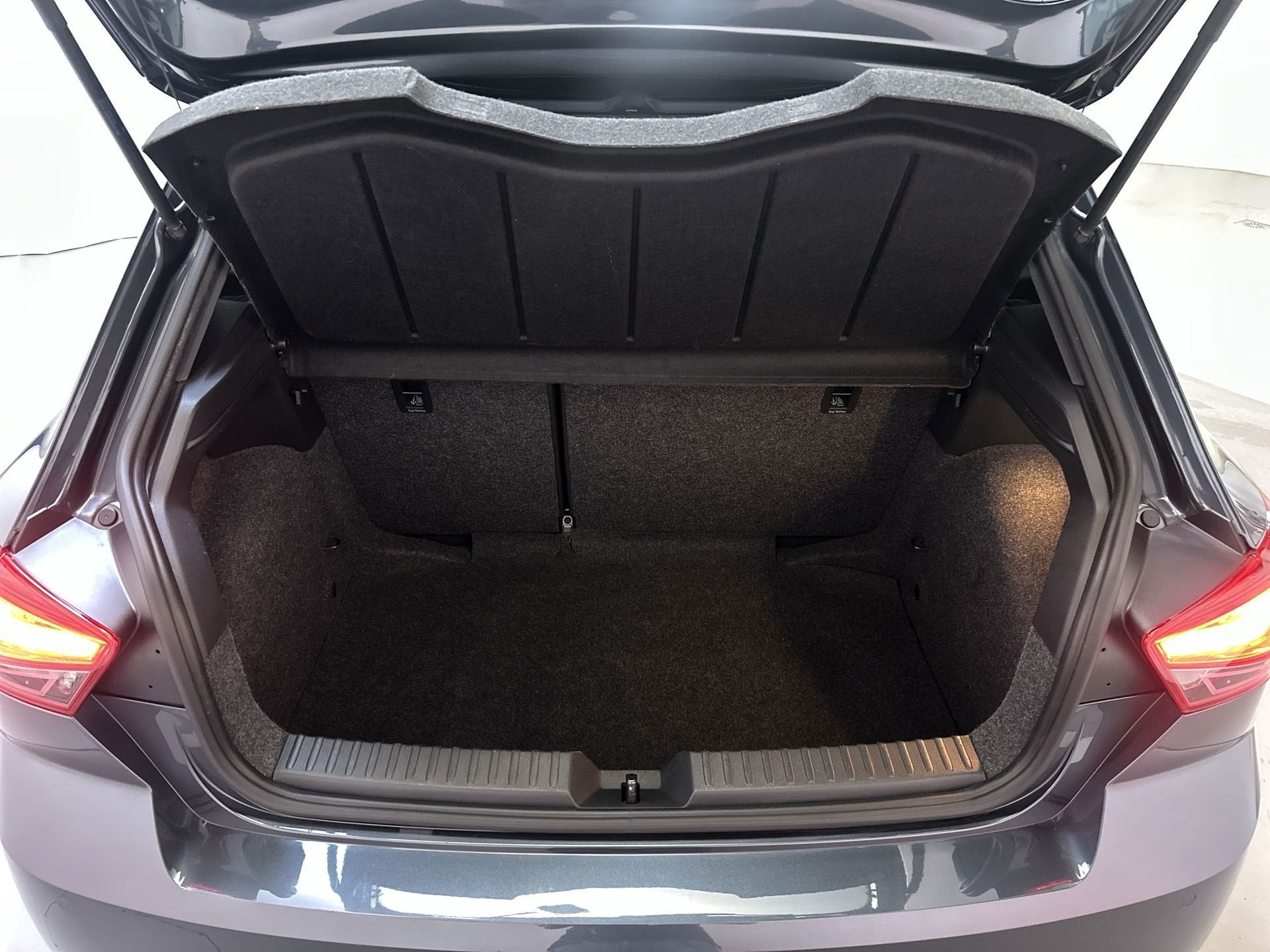 Foto 11 van Seat Ibiza 1.0 TSI 110pk FR Business Intense Plus Stoelverwa