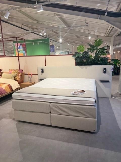 Showroom Interliving Boxspring 1450, Huis en Inrichting, Ophalen, 210 cm, 180 cm, Crème
