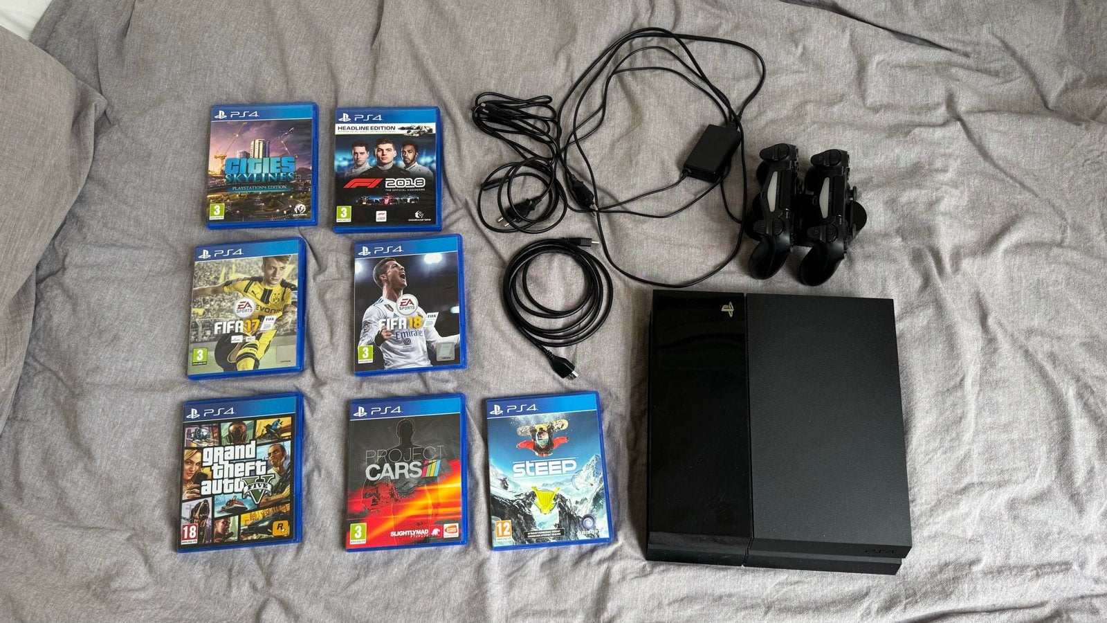 PS4 met 2 controllers, 7 games en oplaadstation, Spelcomputers en Games, Ophalen, Met 2 controllers, Original, 500 GB
