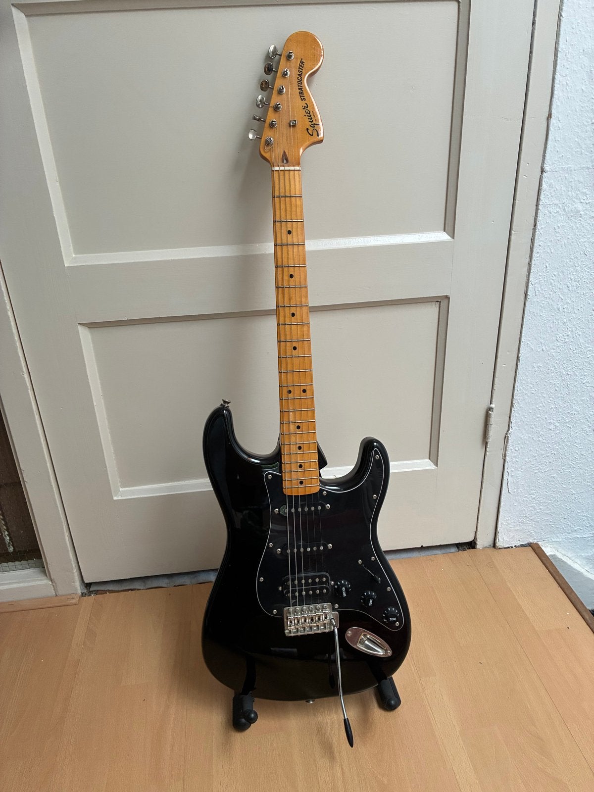 Fender Squier Classic Vibe 70s Stratocaster incl. standaard, Muziek en Instrumenten, Ophalen of Verzenden, Gebruikt, Solid body