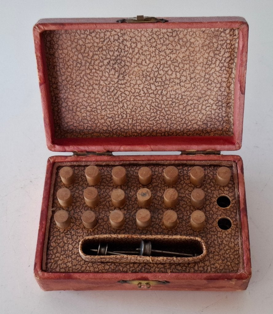 17 Buisjes met mini boortjes., Ophalen of Verzenden