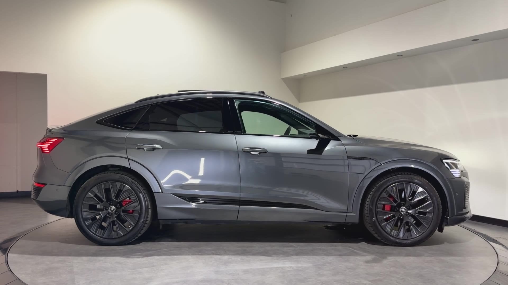 Audi Q8 Sportback e-tron 55 quattro S Edition 115 kWh | SOH, Auto's, Automaat, Gebruikt, Met garantie (alle), 325 min