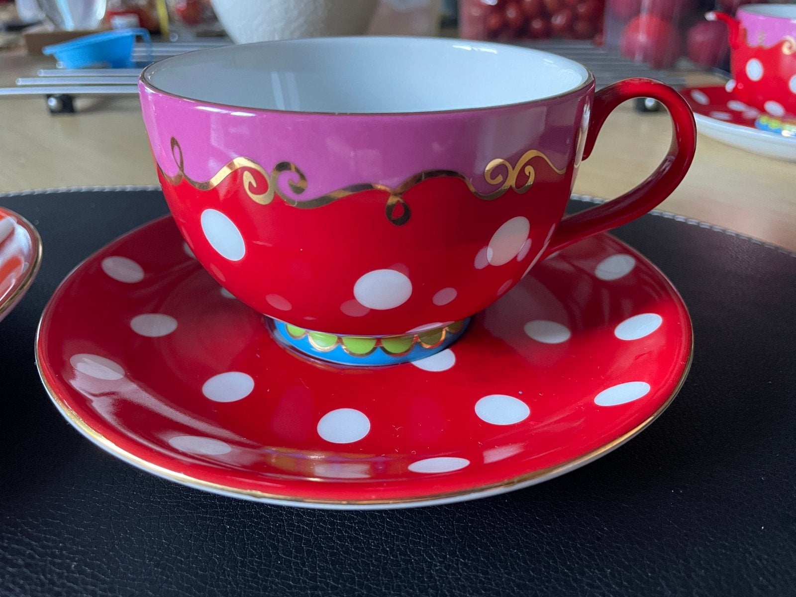 Oilily cappuccino kop en schotel diverse kleuren, Verzamelen, Ophalen, Zo goed als nieuw, Porselein, Kop en/of schotel