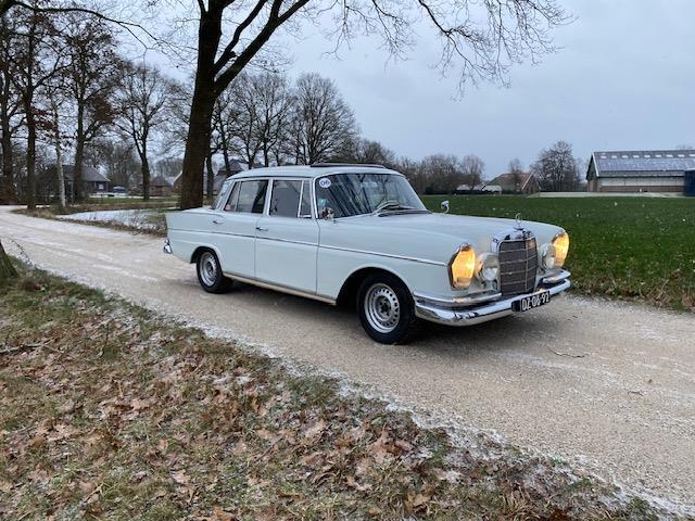Mercedes-Benz 300SE Heckflosse 1962 Rallyauto, 2500 cc, Achterwielaandrijving, Overige carrosserieën, Wit