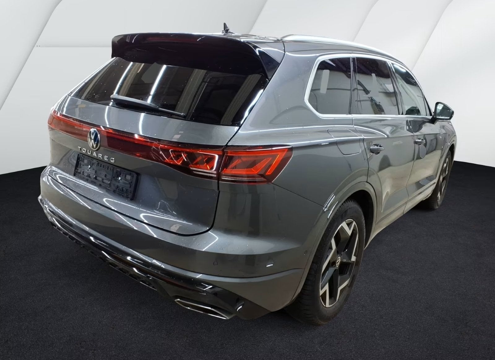 Volkswagen Touareg 3.0 TDI R-Line Grijs Kenteken ACC Stoelko, Automaat, 15 km/l, Gebruikt, Zwart