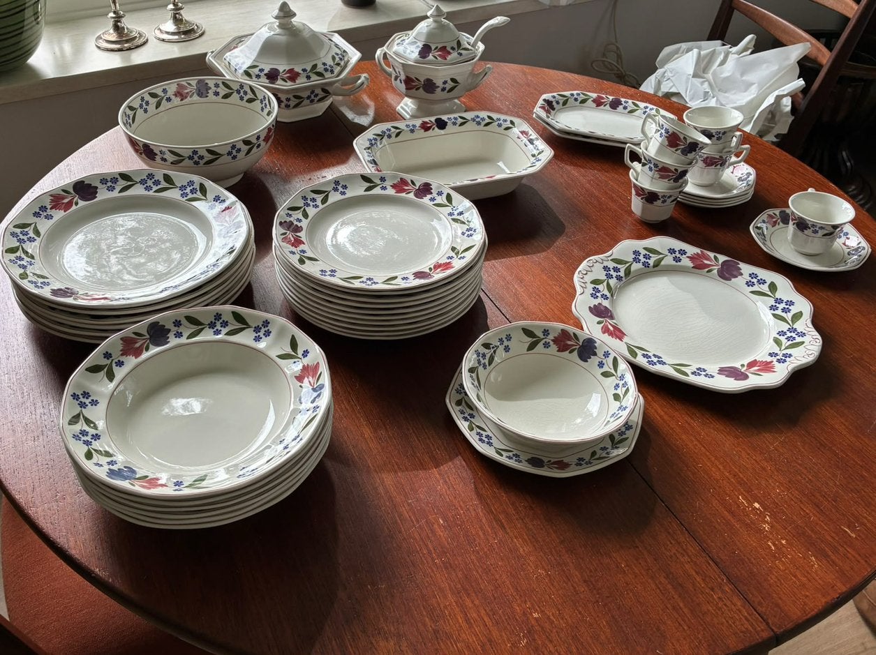 Prachtig Vintage Servies met Bloemenpatroon, Antiek en Kunst, Ophalen