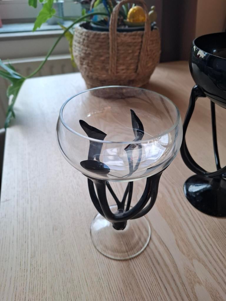 Design glazen bonbonschaal met zwarte voet, Antiek en Kunst, Antiek | Glas en Kristal, Ophalen of Verzenden