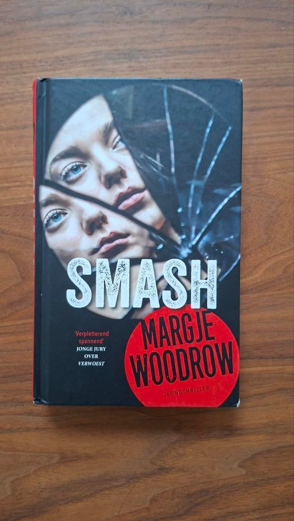 Smash - Margje Woodrow (Jeugdthriller), Boeken, Thrillers, Zo goed als nieuw, Nederland, Ophalen of Verzenden