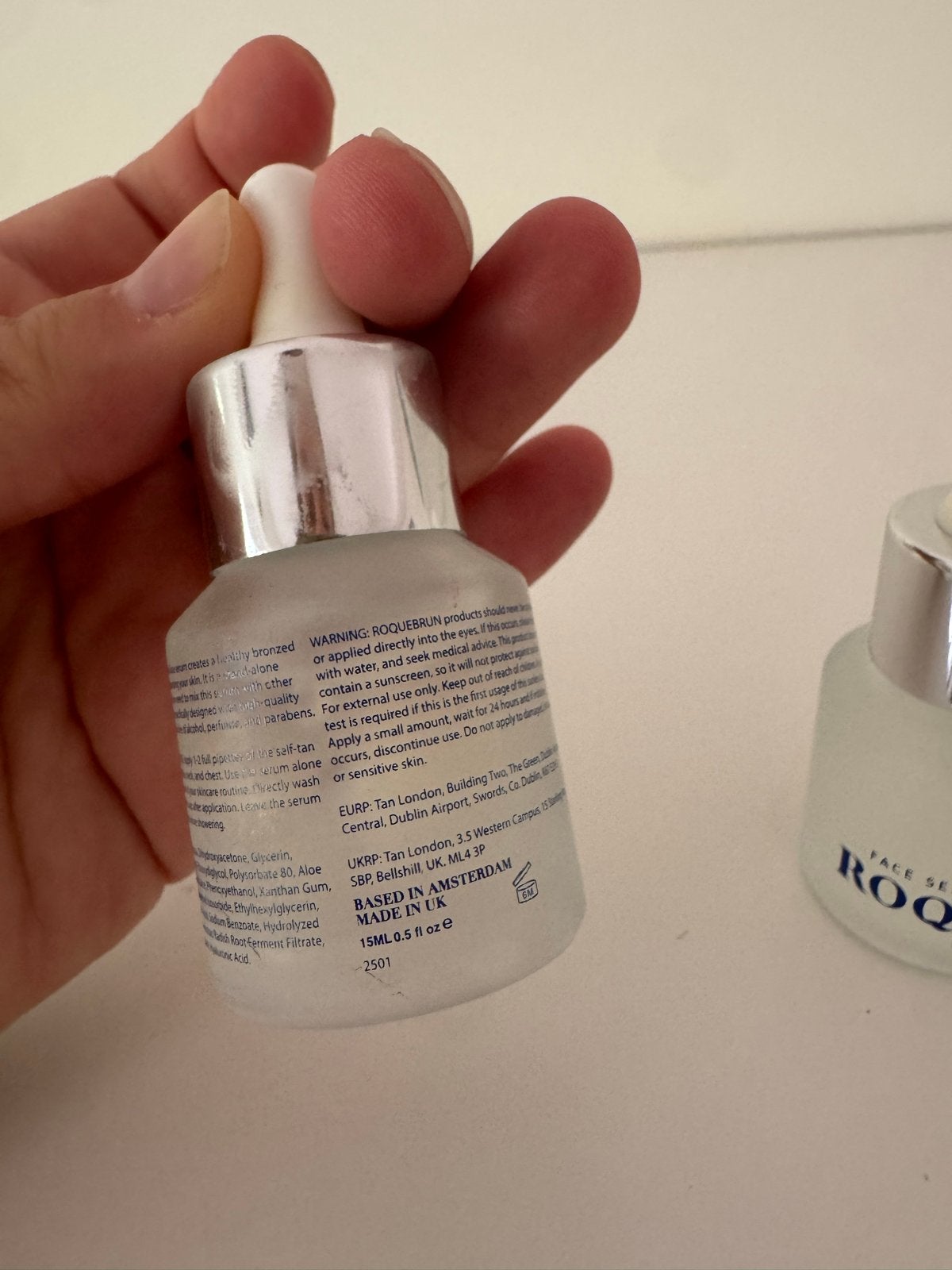 2x 15ml Roquebrun Face Serum Light Tan - Zelfbruiner, Ophalen of Verzenden, Nieuw, Gehele gezicht, Verzorging