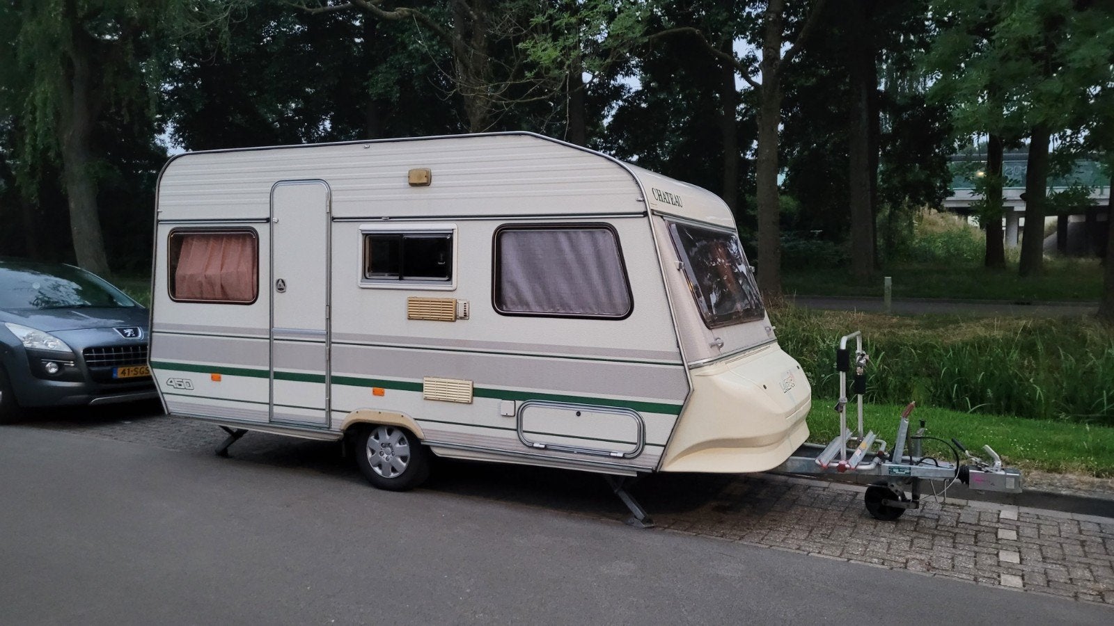 Chateau 430 voortent luifel inrichting compleet, Chateau, Koelkast, Treinzit, Particulier