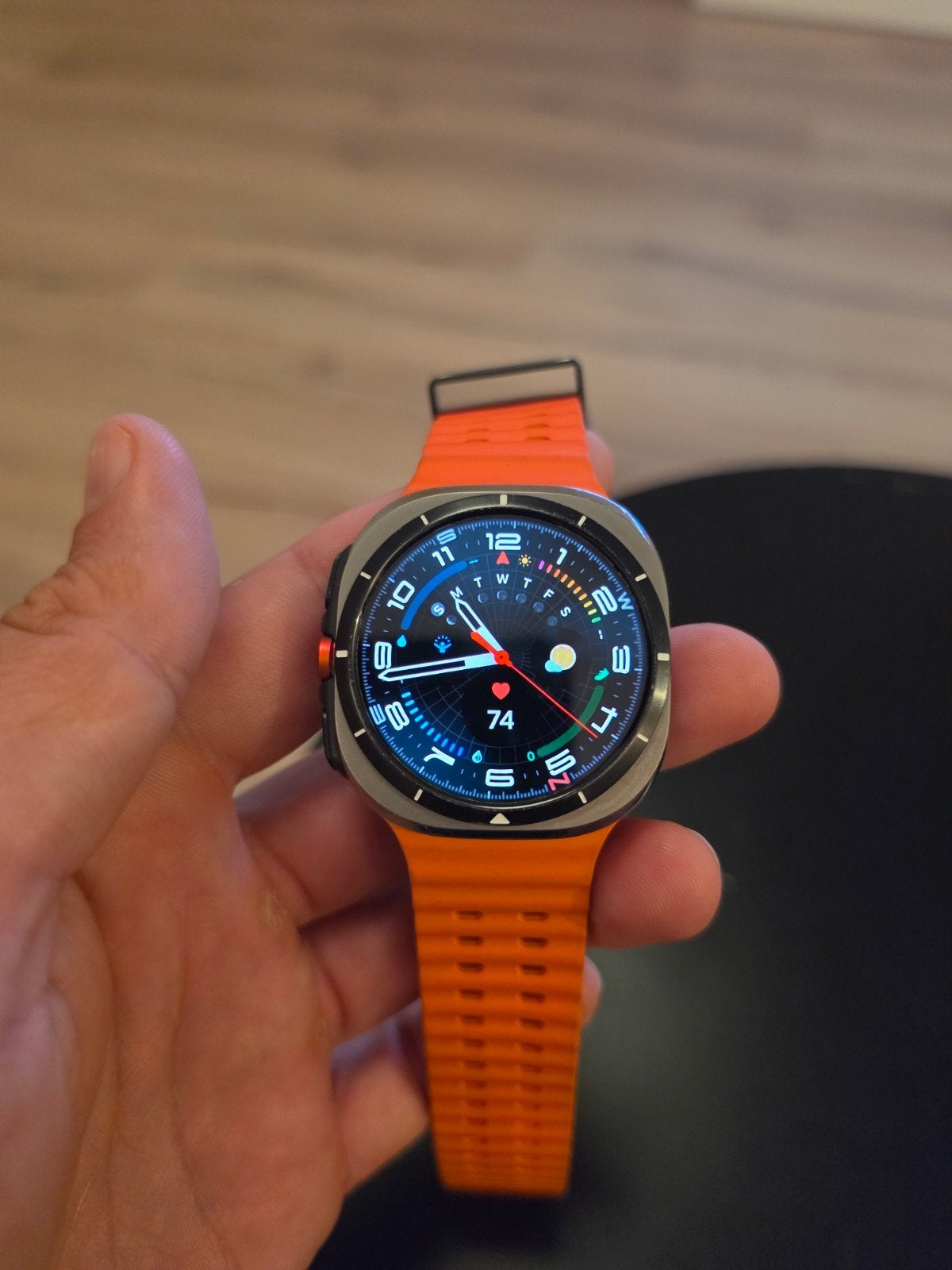Foto 3 van Samsung Galaxy Watch Ultra (SM-L705F) LTE Titanium Silver