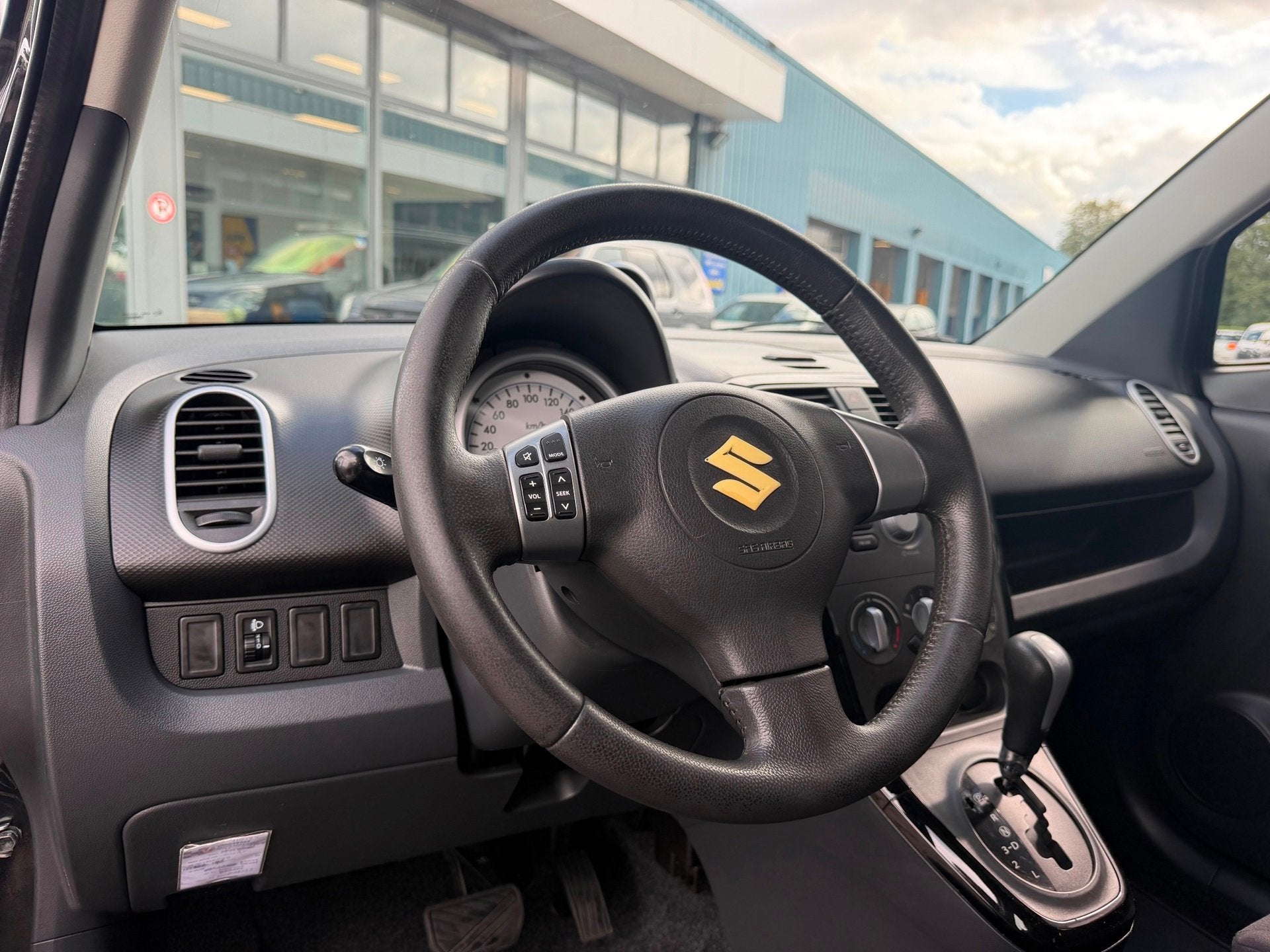Suzuki Splash 1.2 Comfort Airco Automaat !, Auto's, Stof, Gebruikt, 4 cilinders, Zwart