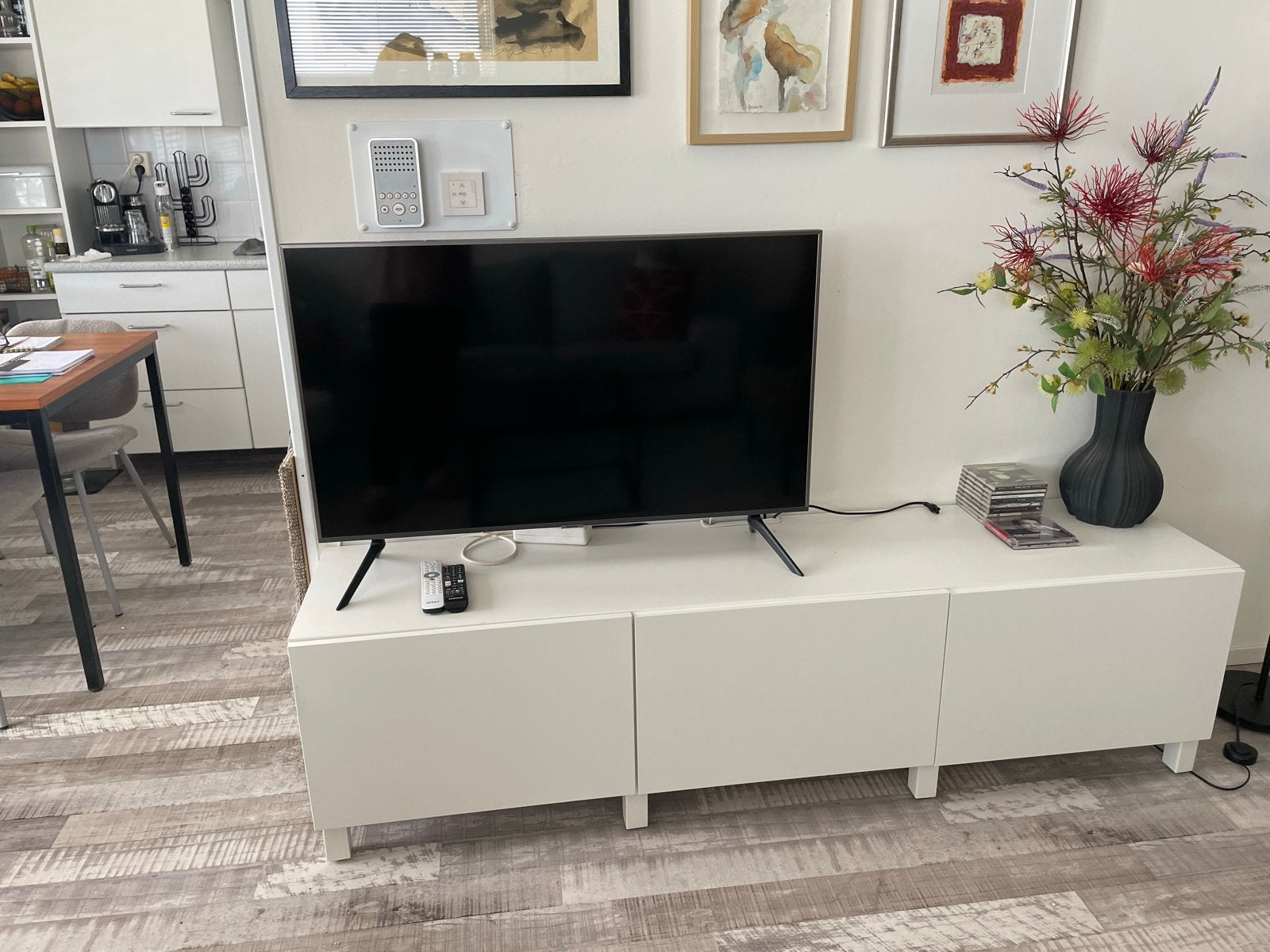 IKEA Besta tv-meubel wit met lichte beschadiging, Ophalen, Kunststof, Gebruikt, 100 tot 150 cm