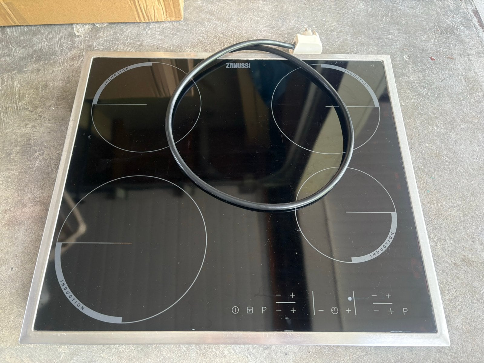 Zanussi inductiekookplaat, Witgoed en Apparatuur, Kookplaten, Ophalen, 4 kookzones, Zo goed als nieuw, Inbouw