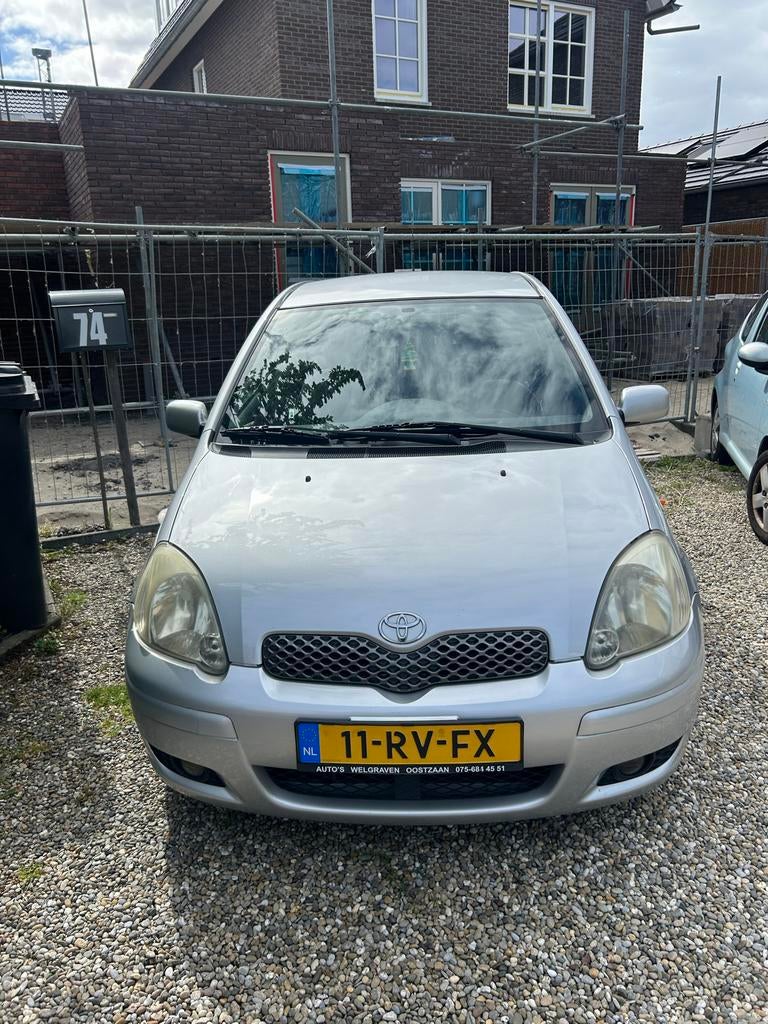 Toyota Yaris 1.3 16V Vvti 5DR 2005 Grijs, Auto's, Voorwielaandrijving, 4 cilinders, 400 kg, Origineel Nederlands