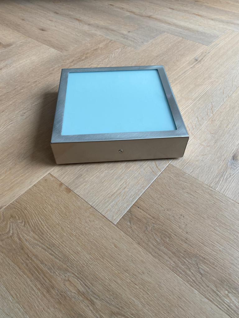 Te koop planfondlamp opbouw vierkant rvs met melkglas, Ophalen, Zo goed als nieuw